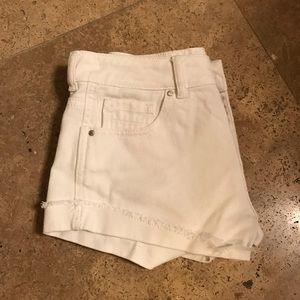 Kylie & Kendall white denim shorts size 24